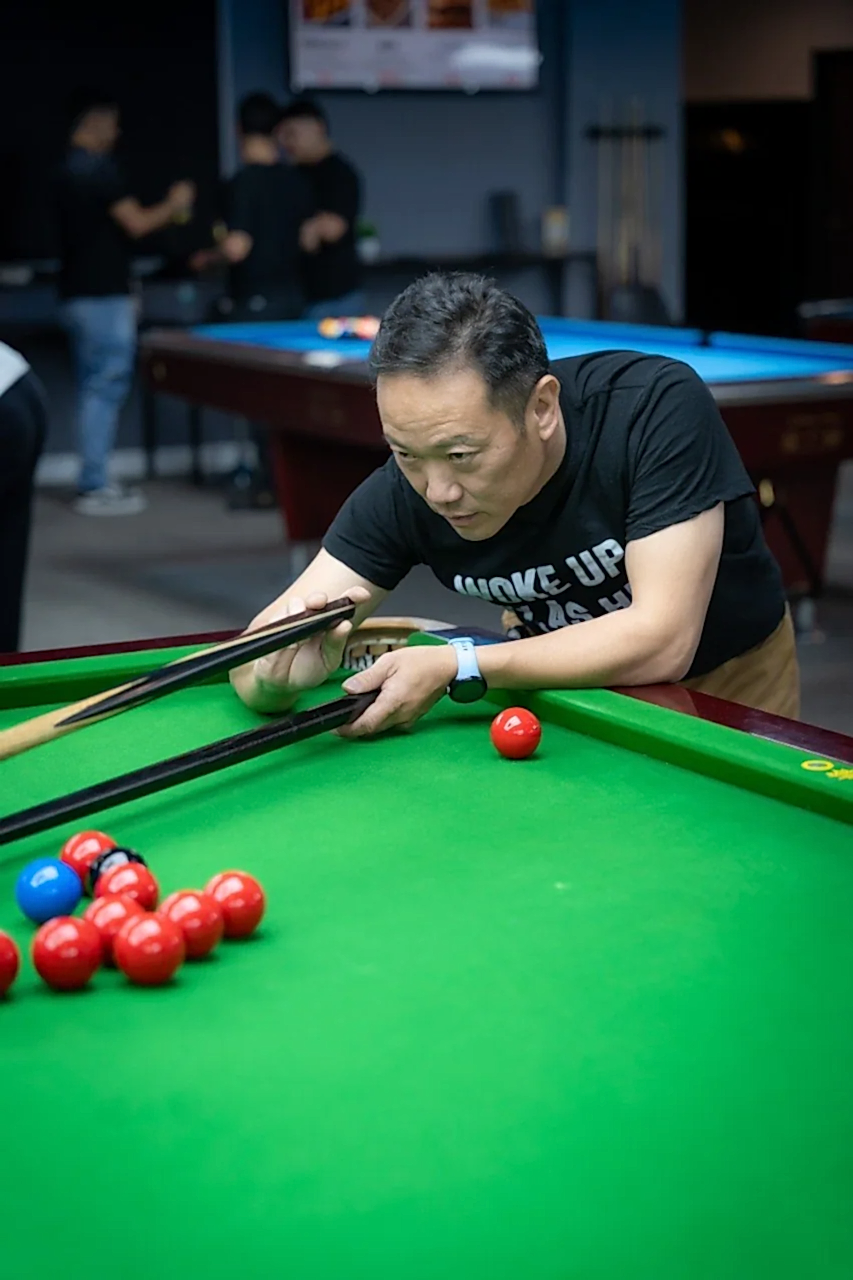 Focused tournament player lining up a shot at iCUE Billiard Club